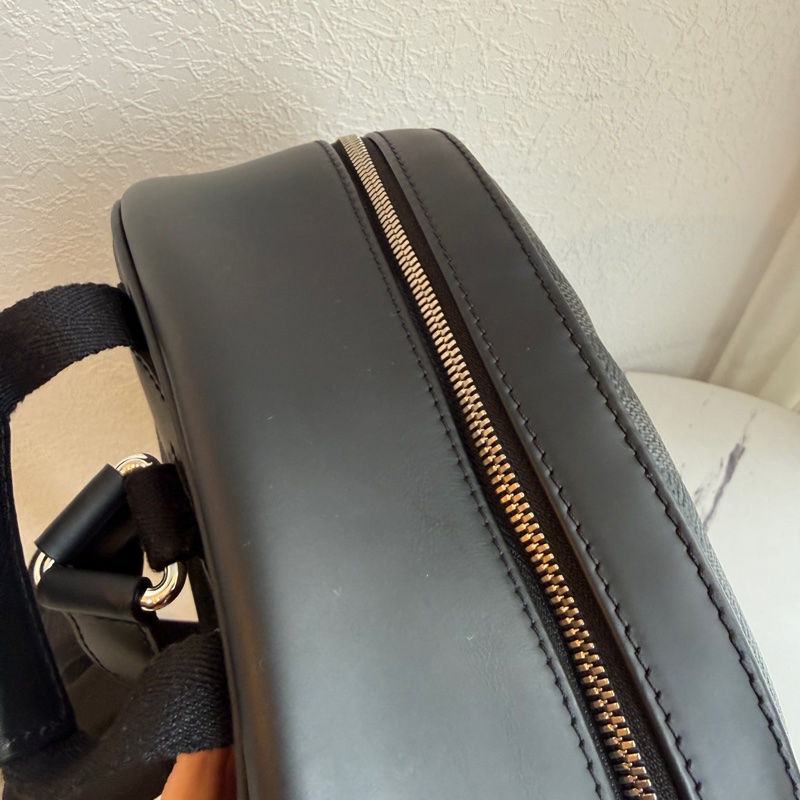 lv黑色棋盤後背包-8