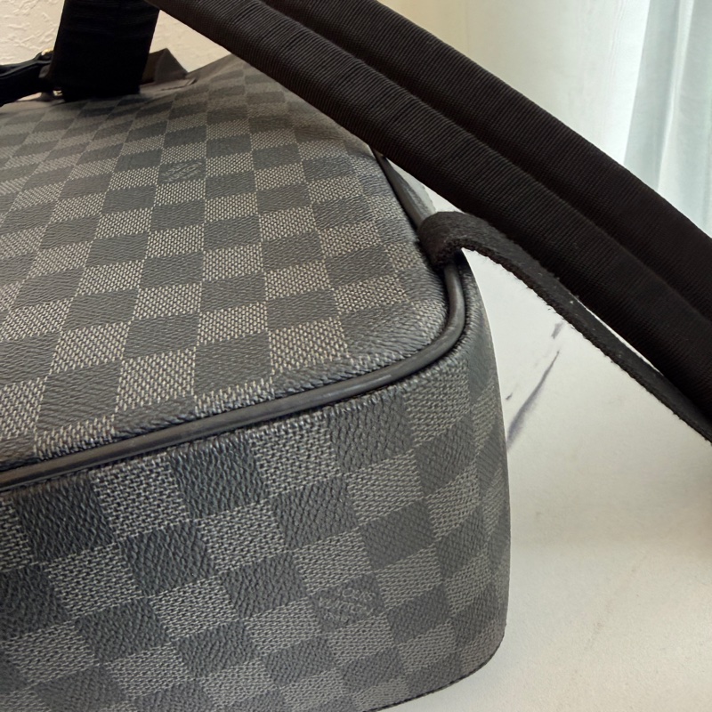 lv黑色棋盤後背包-9