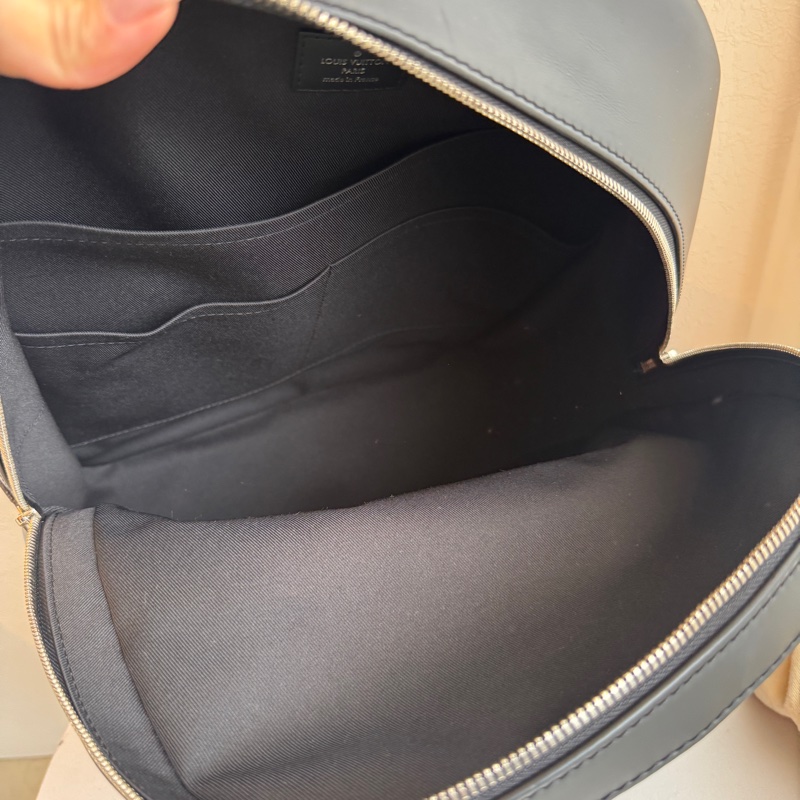 lv黑色棋盤後背包-11