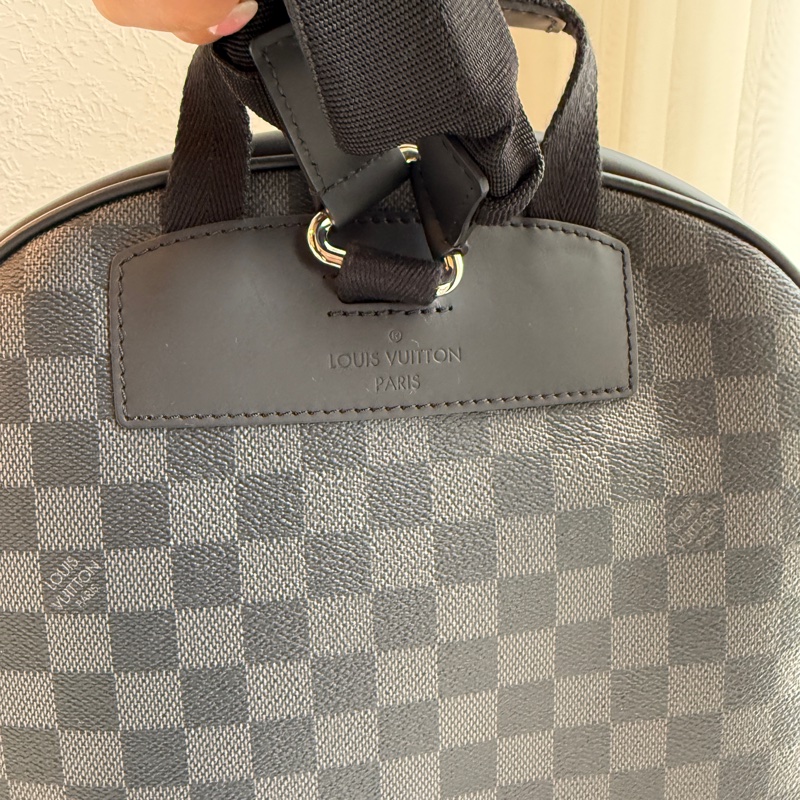 lv黑色棋盤後背包-14