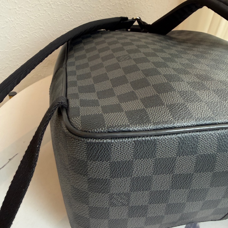 lv黑色棋盤後背包-15