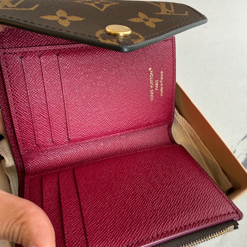 lv 咖花紋 三折短夾-2