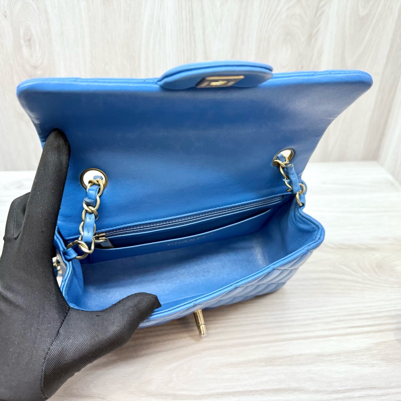 CHANEL藍色羊皮金釦CF20口蓋包/A69900-7