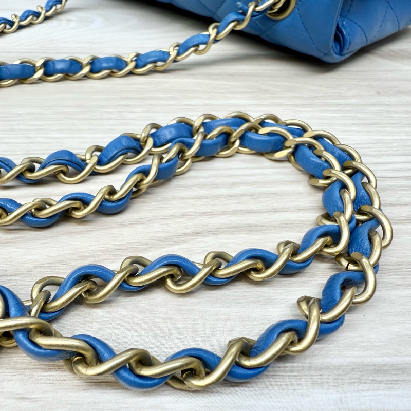 CHANEL藍色羊皮金釦CF20口蓋包/A69900-12