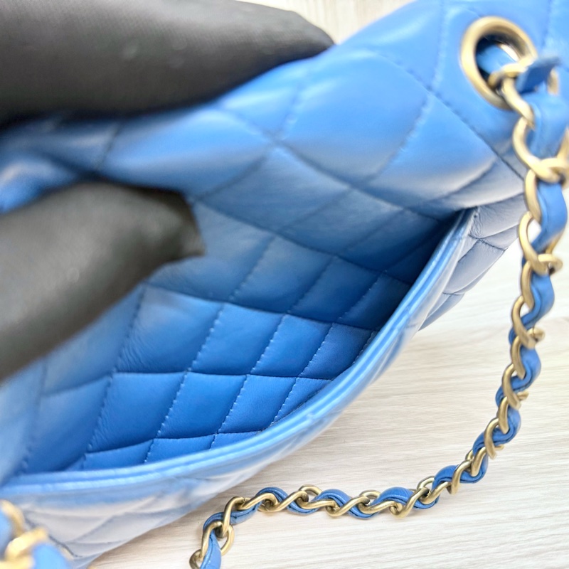 CHANEL藍色羊皮金釦CF20口蓋包/A69900-13