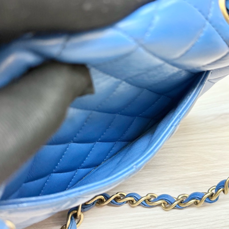 CHANEL藍色羊皮金釦CF20口蓋包/A69900-14