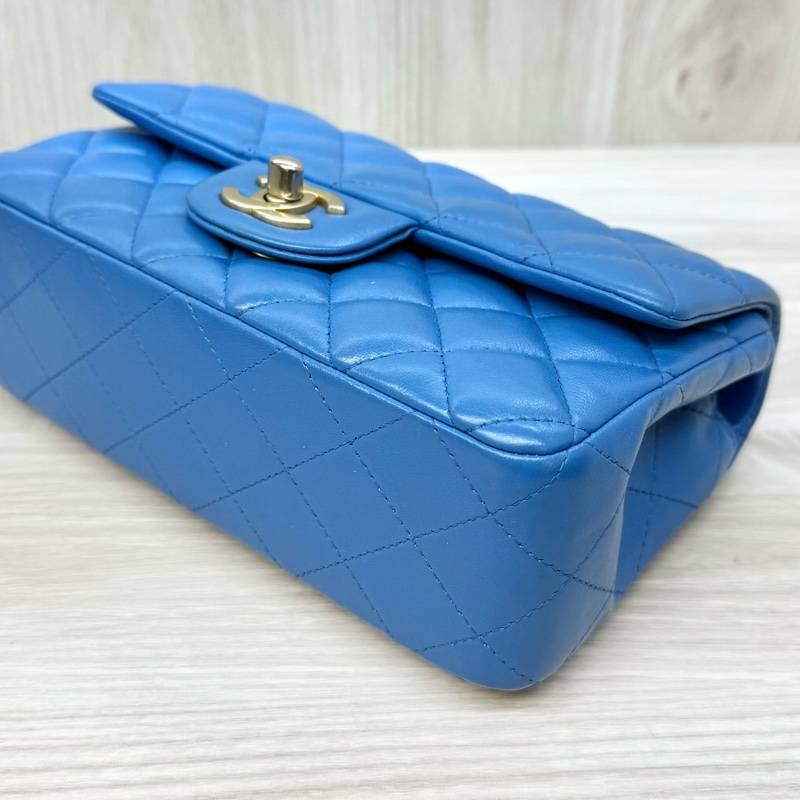 CHANEL藍色羊皮金釦CF20口蓋包/A69900-19