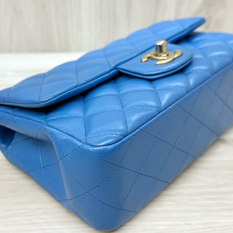 CHANEL藍色羊皮金釦CF20口蓋包/A69900-20