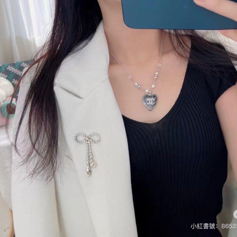 CHANEL 25C海洋元素水鑽蝴蝶結胸針-1