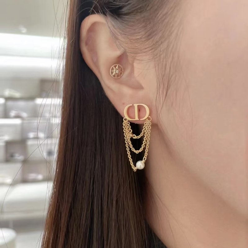 DIOR CD垂墜鍊耳環-1