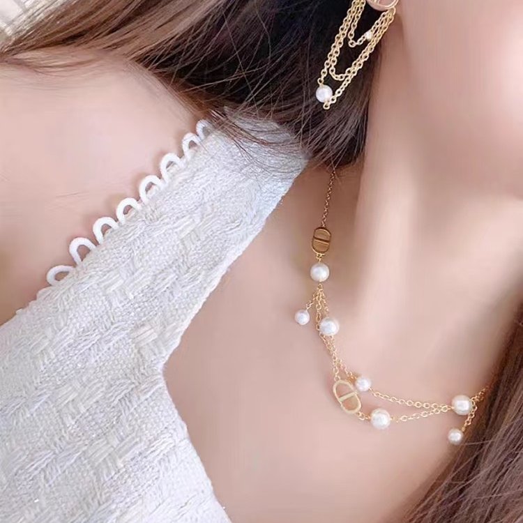 DIOR CD垂墜鍊耳環-5