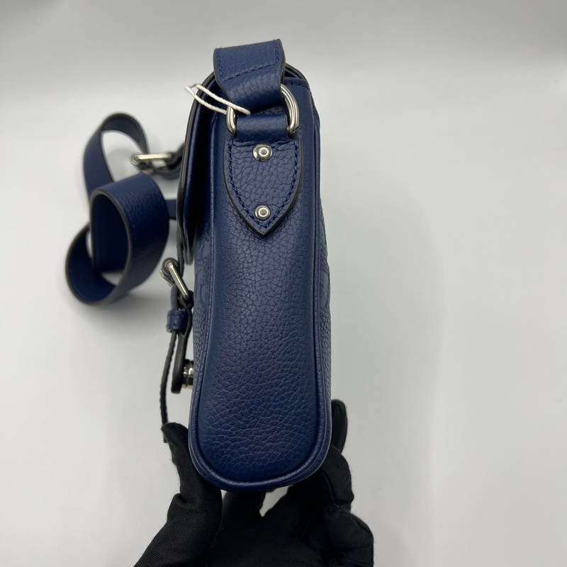 Gucci古驰男士单肩包斜挎包斜背包浮雕logo尺寸 15*18*5cm-2