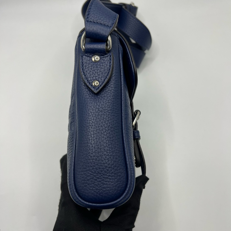 Gucci古驰男士单肩包斜挎包斜背包浮雕logo尺寸 15*18*5cm-3