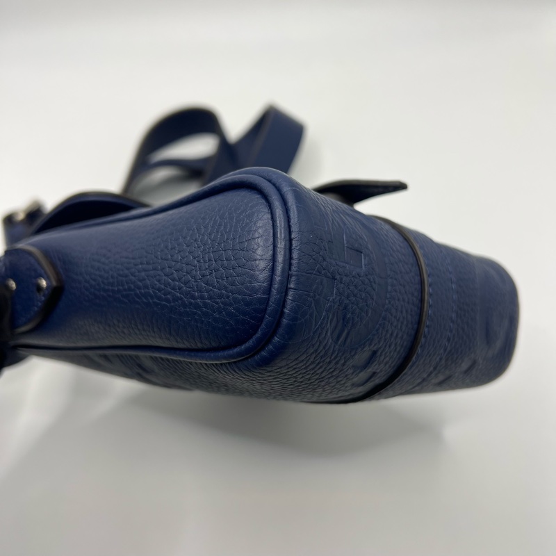 Gucci古驰男士单肩包斜挎包斜背包浮雕logo尺寸 15*18*5cm-5