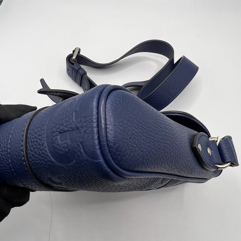 Gucci古驰男士单肩包斜挎包斜背包浮雕logo尺寸 15*18*5cm-6