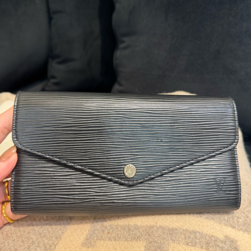 LV M60182黑色Epi釦式長夾 中性款超耐用-0