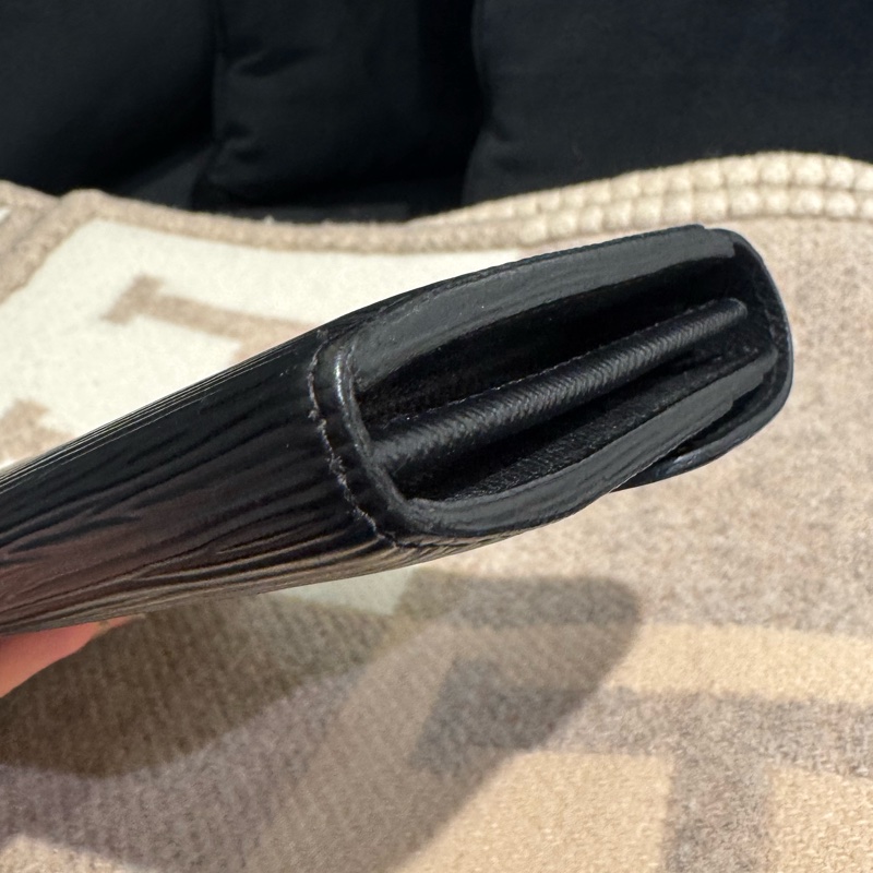 LV M60182黑色Epi釦式長夾 中性款超耐用-8