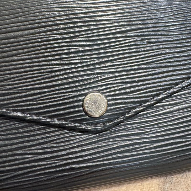 LV M60182黑色Epi釦式長夾 中性款超耐用-9