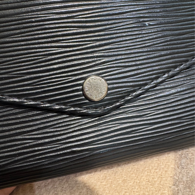 LV M60182黑色Epi釦式長夾 中性款超耐用-13