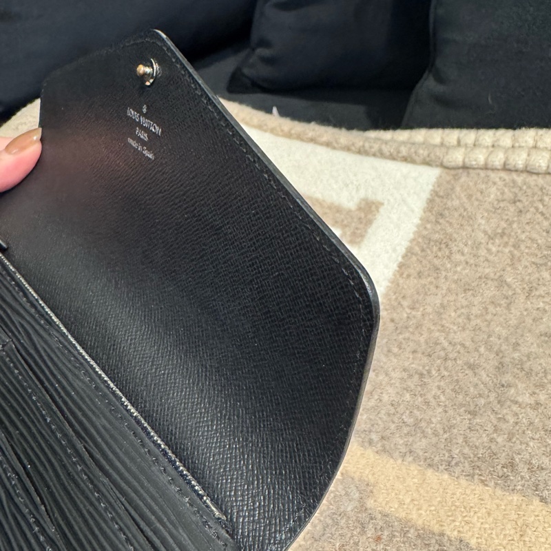 LV M60182黑色Epi釦式長夾 中性款超耐用-18