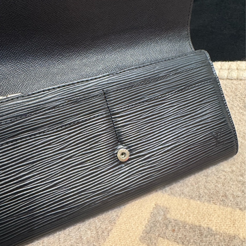 LV M60182黑色Epi釦式長夾 中性款超耐用-19