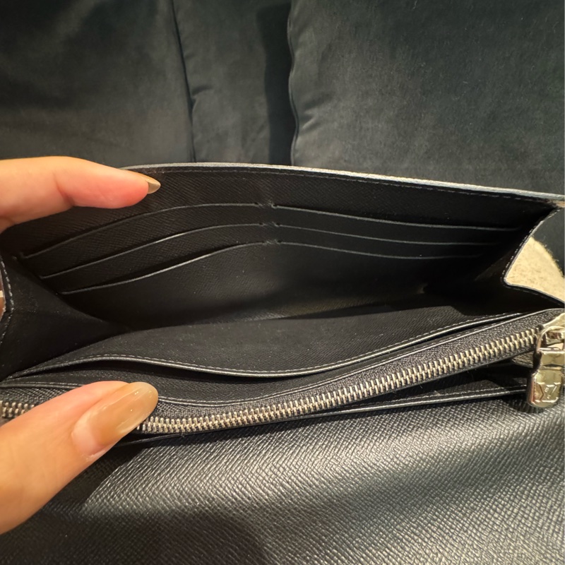 LV M60182黑色Epi釦式長夾 中性款超耐用-26