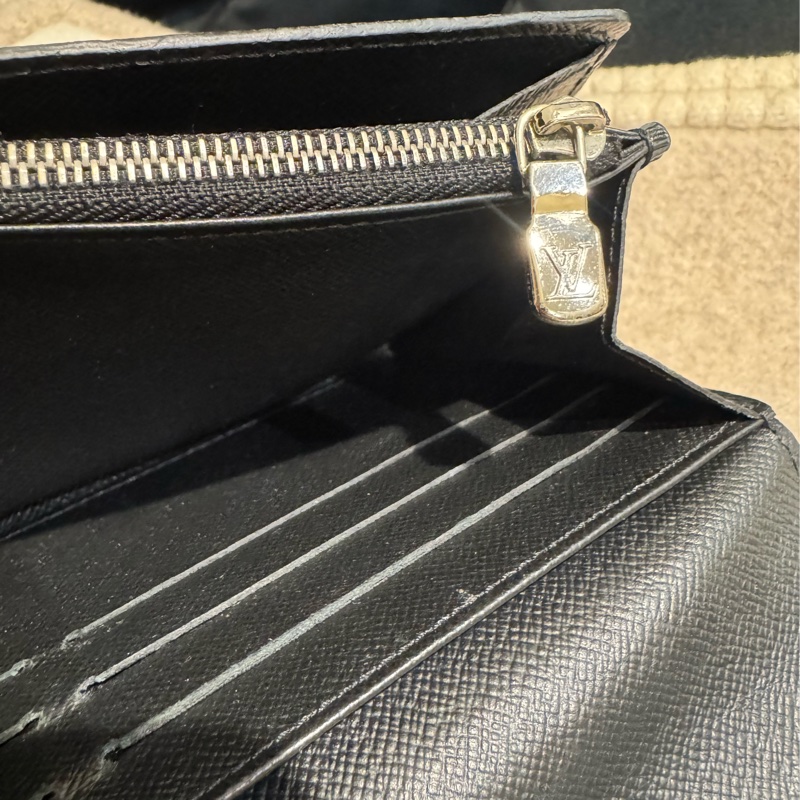 LV M60182黑色Epi釦式長夾 中性款超耐用-33