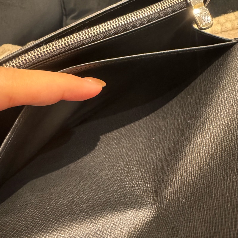 LV M60182黑色Epi釦式長夾 中性款超耐用-34