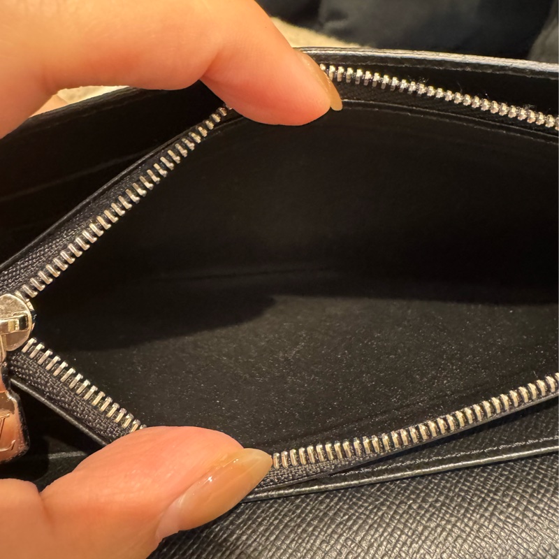 LV M60182黑色Epi釦式長夾 中性款超耐用-38