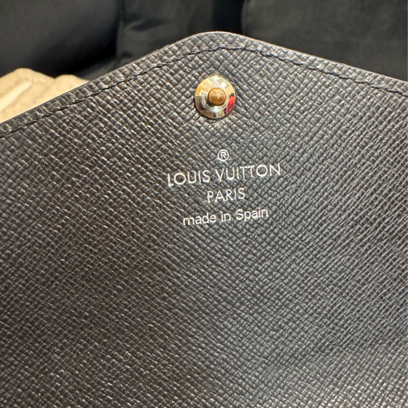 LV M60182黑色Epi釦式長夾 中性款超耐用-40