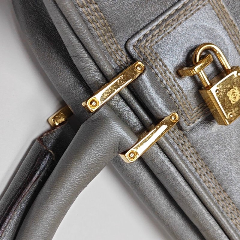 LOEWE Amazona 28 銀灰色皮革絎縫手提包金色五金-10