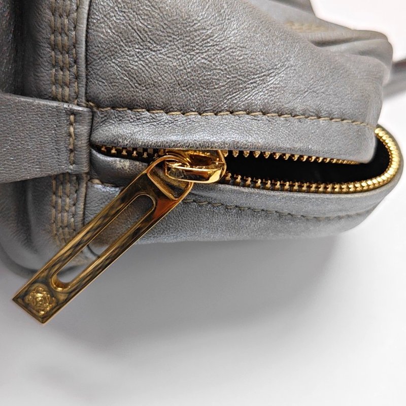 LOEWE Amazona 28 銀灰色皮革絎縫手提包金色五金-18