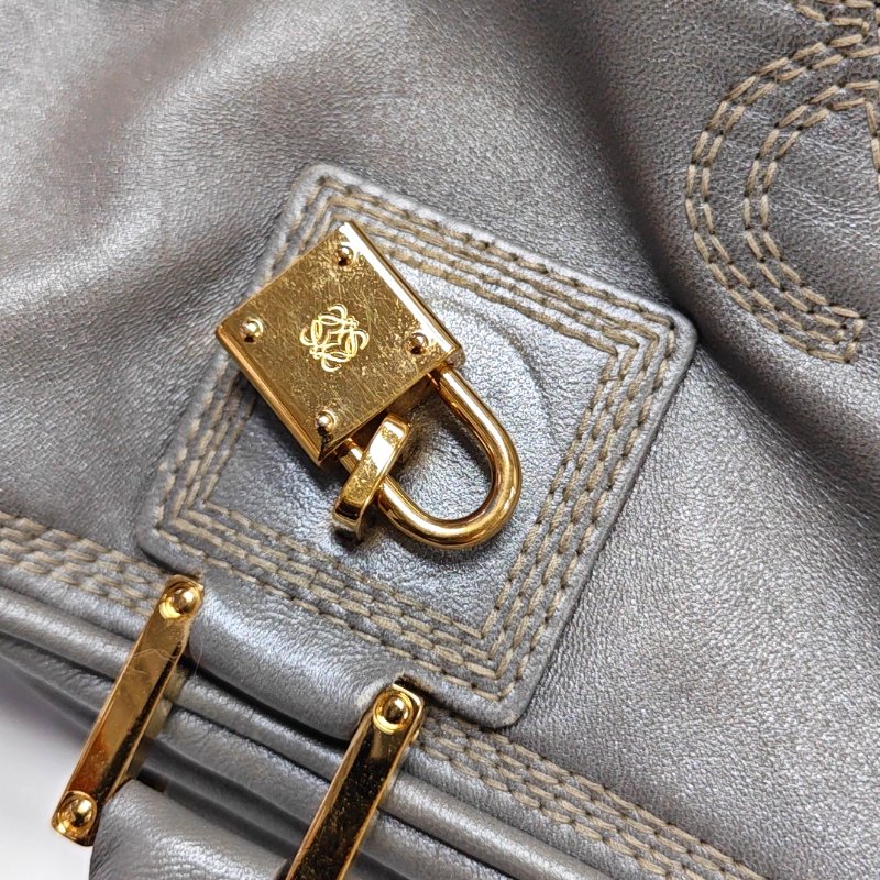 LOEWE Amazona 28 銀灰色皮革絎縫手提包金色五金-21