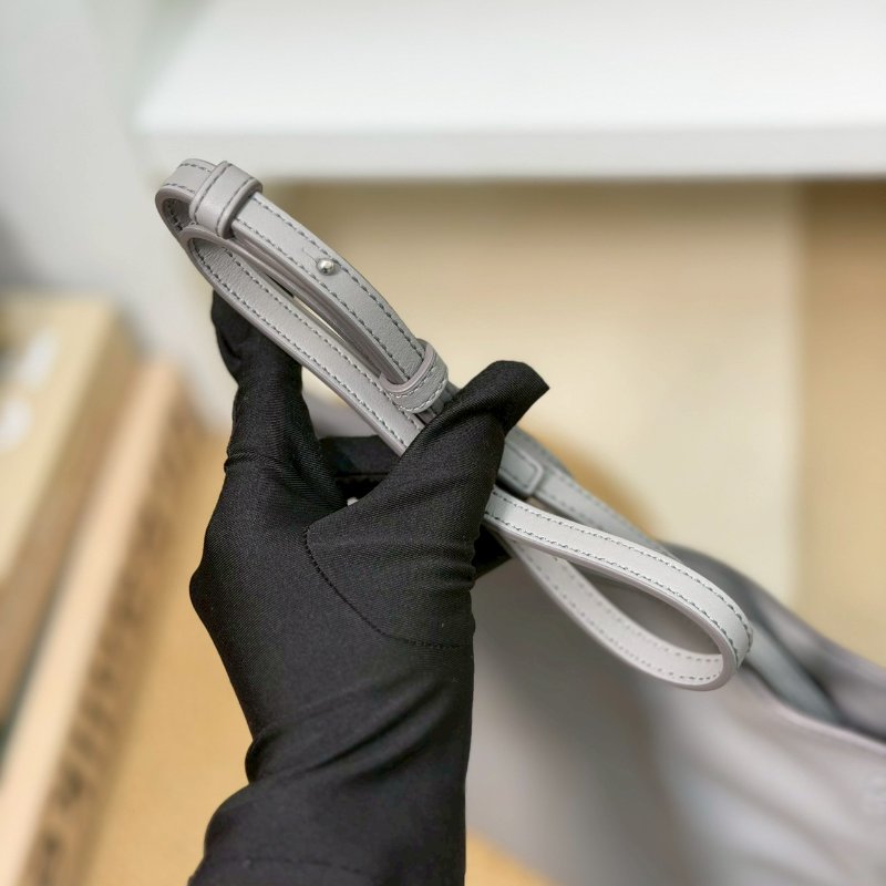 (全新未使用、適合送禮✨)🏷Loewe 羅意威 ．Mini Flamenco 福袋包-14