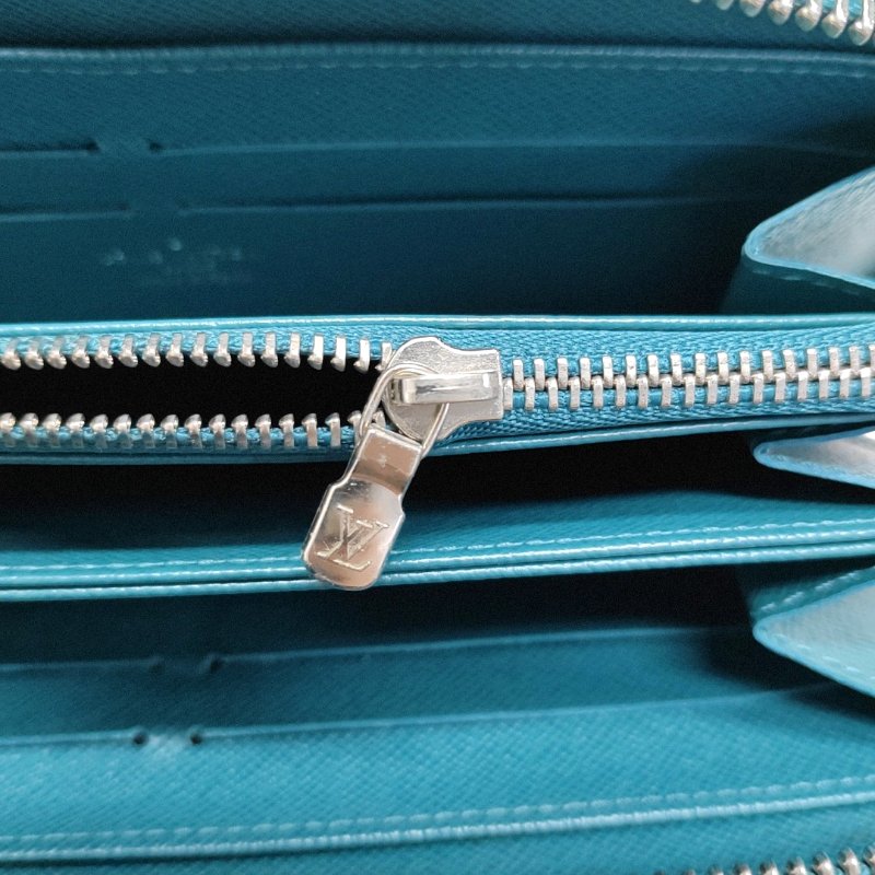 LOUIS VUITTON藍色EPI牛皮水波紋錢包銀色五金-11