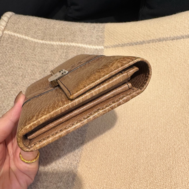 Gucci咖皮革小鐵牌釦式長夾  超好用✨價格超甜-4