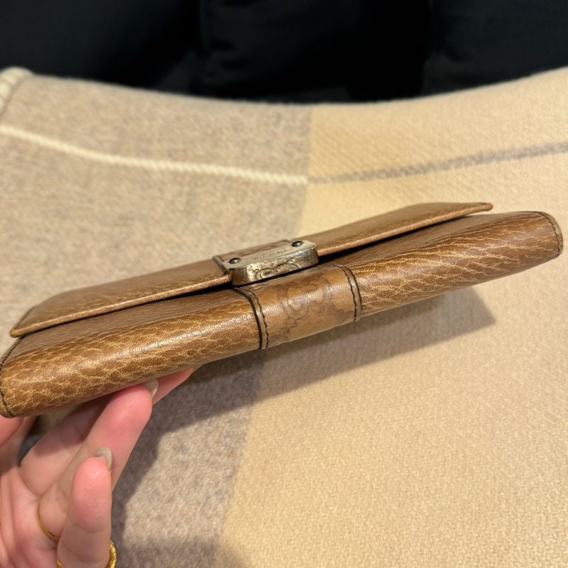 Gucci咖皮革小鐵牌釦式長夾  超好用✨價格超甜-5