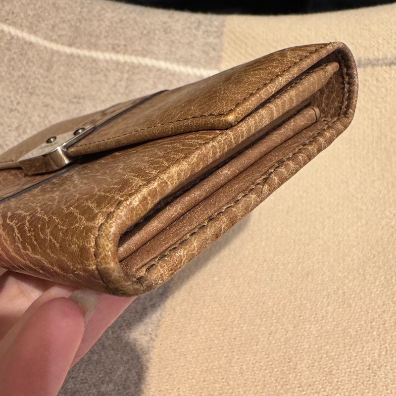 Gucci咖皮革小鐵牌釦式長夾  超好用✨價格超甜-9