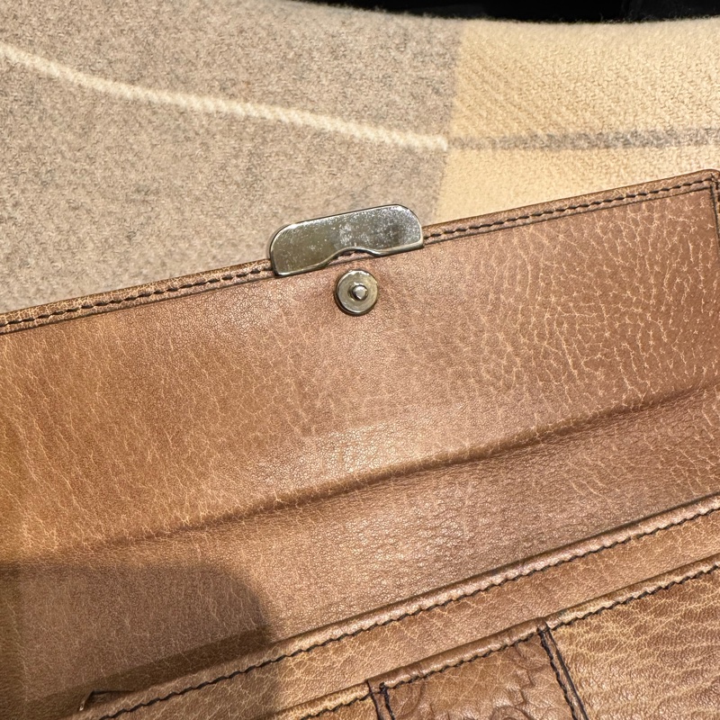 Gucci咖皮革小鐵牌釦式長夾  超好用✨價格超甜-16