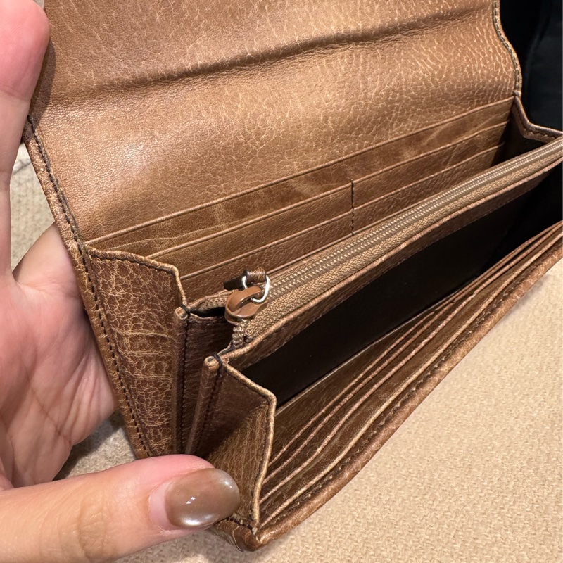 Gucci咖皮革小鐵牌釦式長夾  超好用✨價格超甜-20