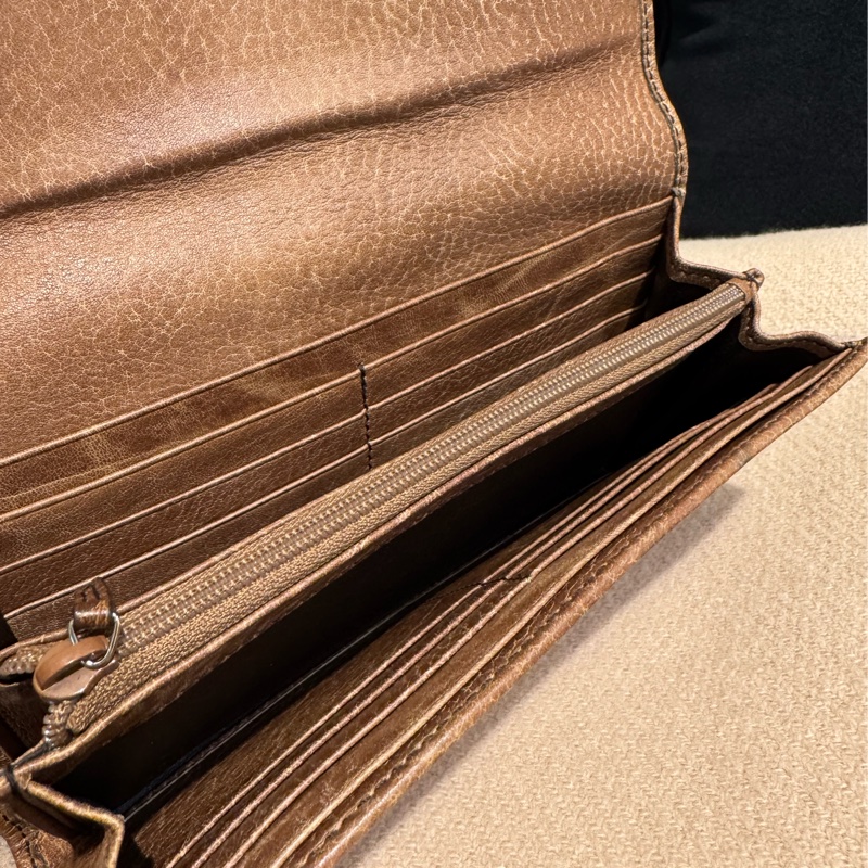 Gucci咖皮革小鐵牌釦式長夾  超好用✨價格超甜-21