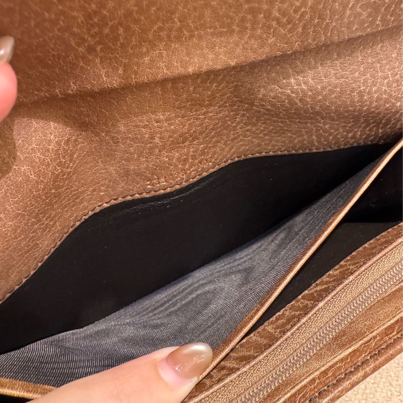 Gucci咖皮革小鐵牌釦式長夾  超好用✨價格超甜-24