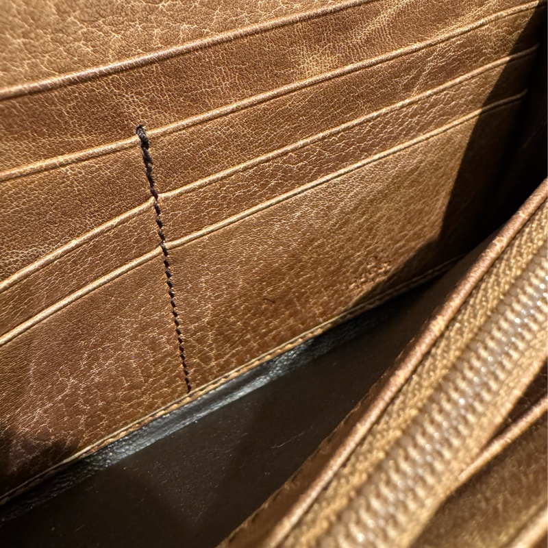 Gucci咖皮革小鐵牌釦式長夾  超好用✨價格超甜-27