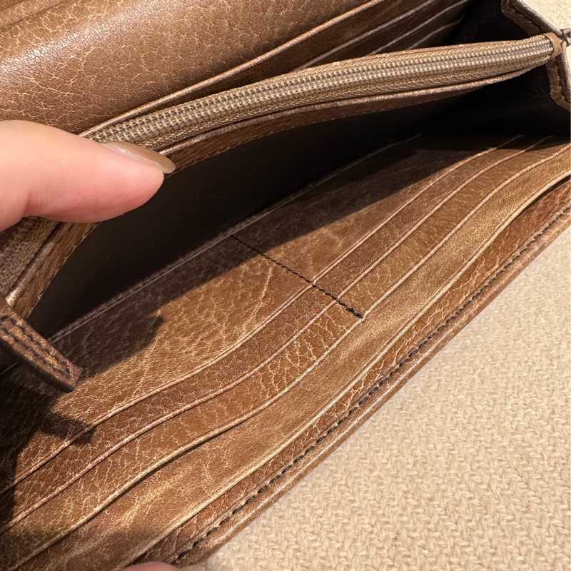 Gucci咖皮革小鐵牌釦式長夾  超好用✨價格超甜-30