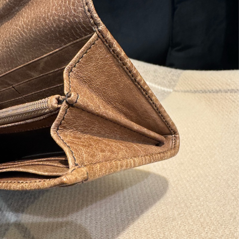 Gucci咖皮革小鐵牌釦式長夾  超好用✨價格超甜-34