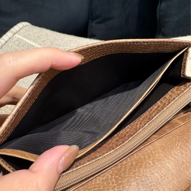 Gucci咖皮革小鐵牌釦式長夾  超好用✨價格超甜-36