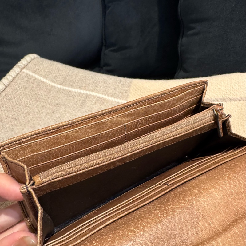 Gucci咖皮革小鐵牌釦式長夾  超好用✨價格超甜-37