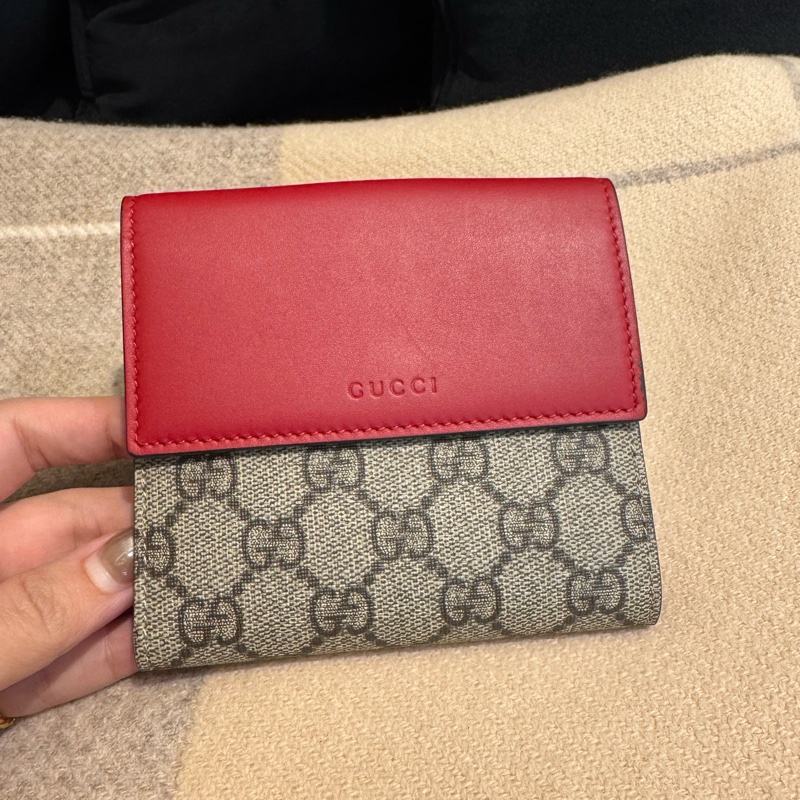 Gucci紅皮革/pvc雙面釦式短夾   超好看😻-0