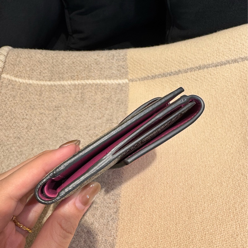 Gucci紅皮革/pvc雙面釦式短夾   超好看😻-2