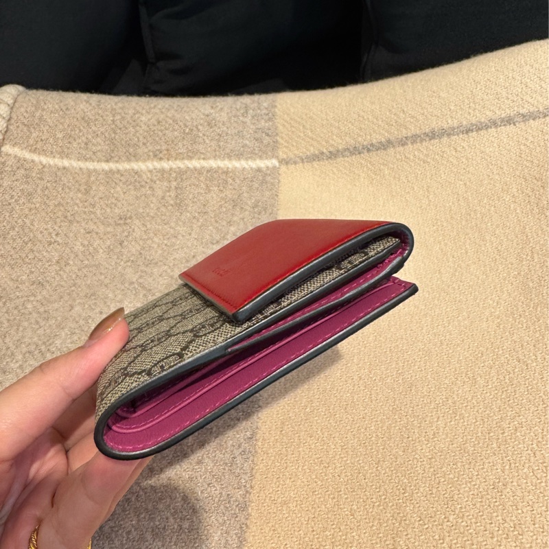 Gucci紅皮革/pvc雙面釦式短夾   超好看😻-3